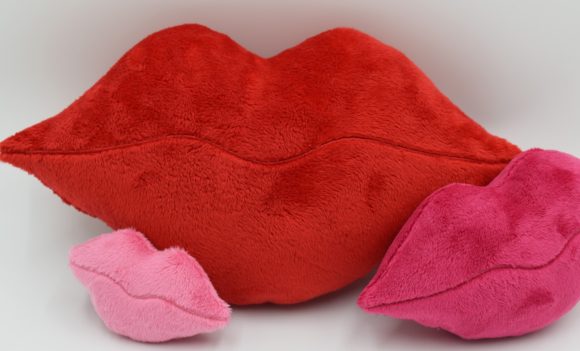 Lips Embroidery Design Review for Handmade Gifts